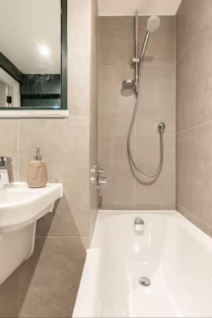 Two Bedrooms Exquisite En-Suite Apartment Deansgate Manchester Ngoại thất bức ảnh